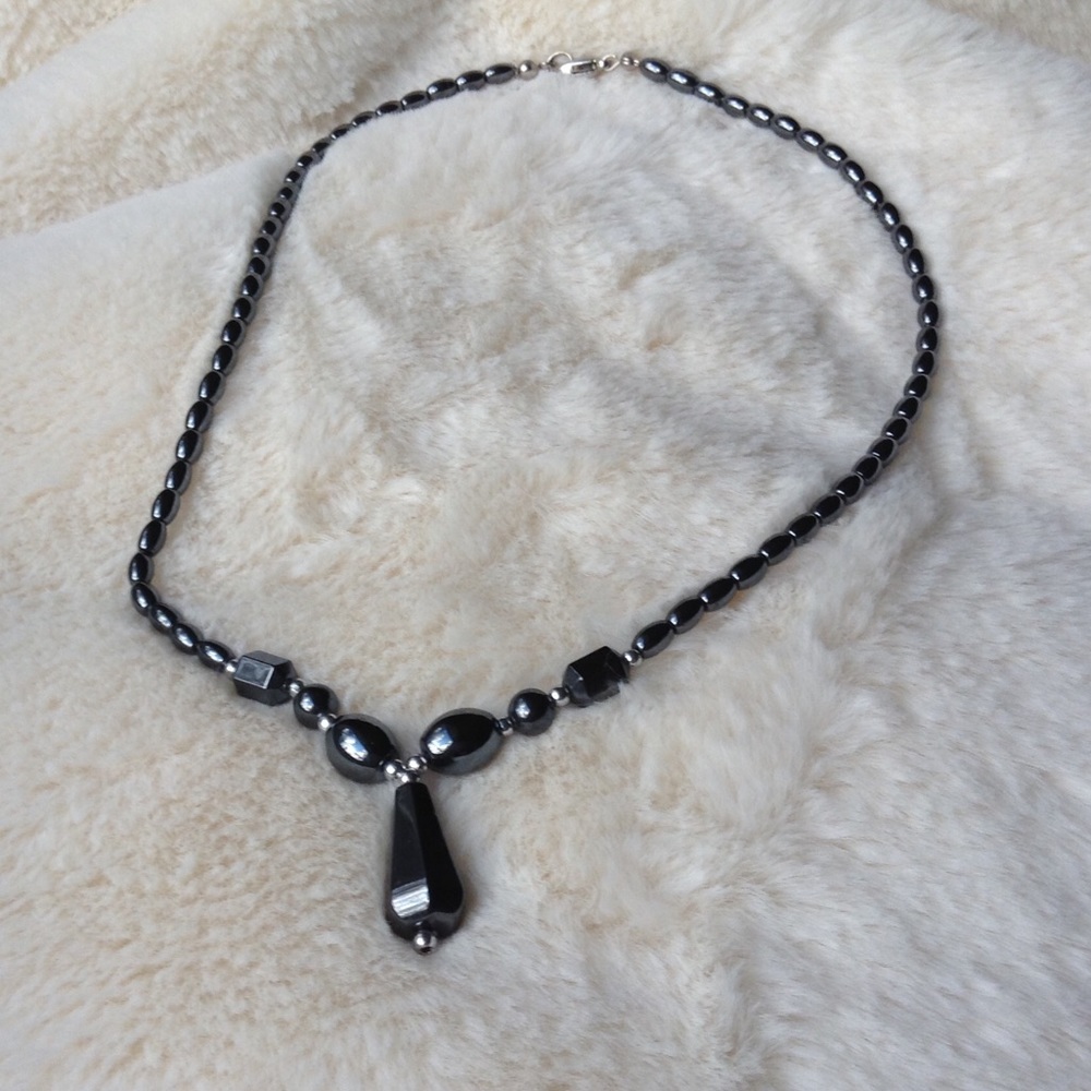 Hematite Beaded Teardrop Pendant Necklace.